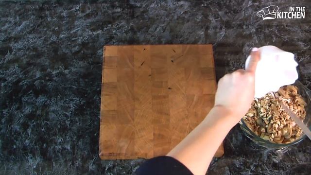 Салат с куриной грудкой, шампиньонами и орехом смотреть онлайн