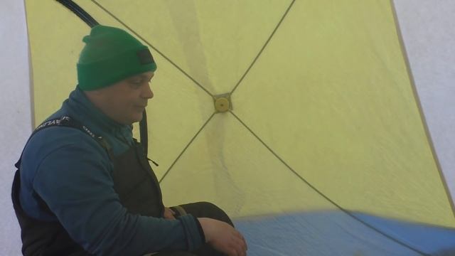 Рыба не ВЛЕЗЛА в лунку и сломала КРЮЧОК / По вашим просьбам состоялась РЫБАЛКА на Печоре смотреть онлайн