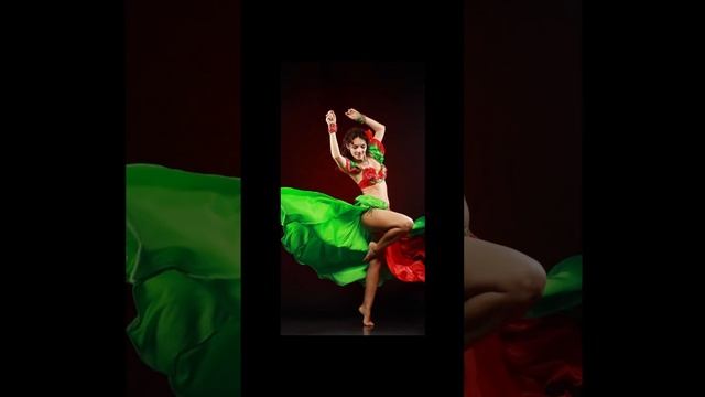 Belly Dance Beauty: Mesmerizing Performance in Red and Green Dress смотреть онлайн