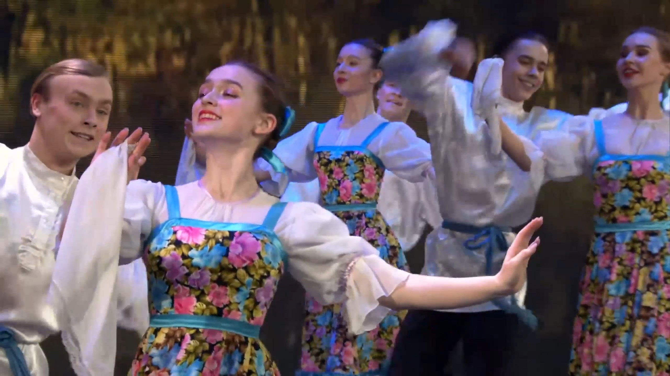 "Русский перепляс", училище при МГАТТ «Гжель». "Russian Dance", school at MGATT "Gzhel". смотреть онлайн
