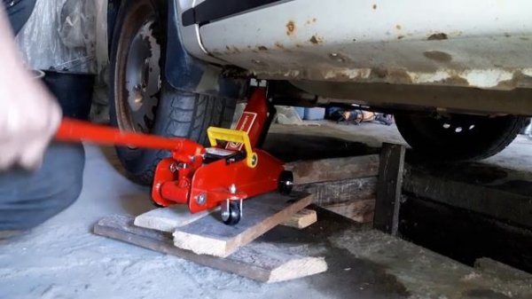 AUTOPROFI DP 17- не нужен тебе такой домкрат, друг