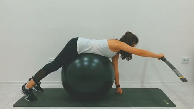 Укрепление мышц кора лёжа на фитболе с BodyBlade смотреть онлайн