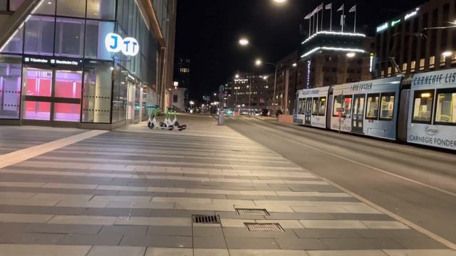 Stockholm Walks: Drottninggatan to Central station on a blue Sunday evening смотреть онлайн