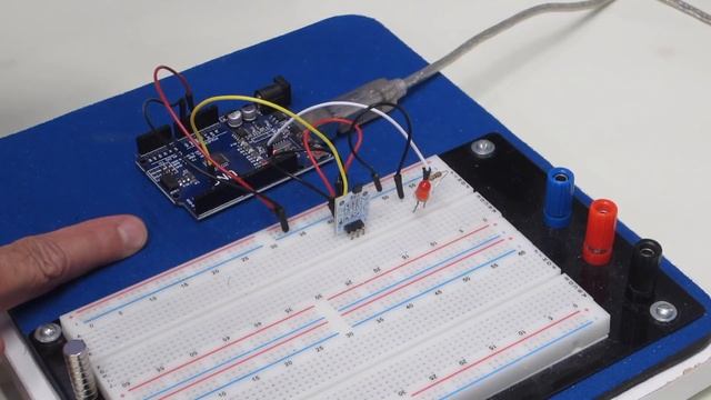 Control a Stepper Motor with Hall Effect Switches смотреть онлайн
