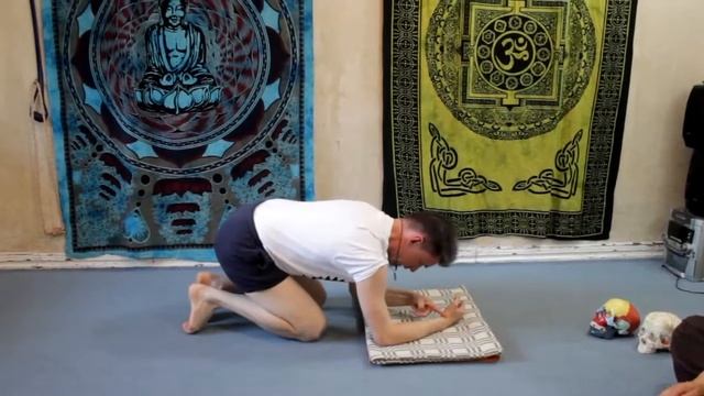 Отстройка асан с доктором Новоселовым. Ширшасана смотреть онлайн