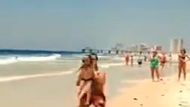 Пока не видел мама можно и побаловаться смотреть онлайн