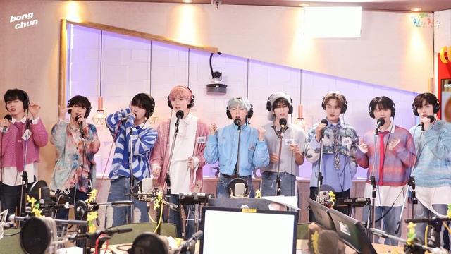 ✨라디오최초라이브✨ [봉춘직캠 4K] CRAVITY(크래비티) - Groovy смотреть онлайн