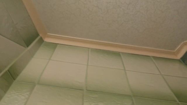 Плинтуса на потолке в ванной комнате. 04.09.2021. смотреть онлайн