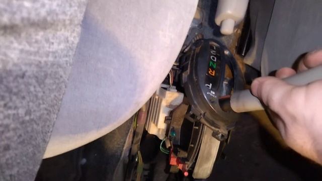 1nz-fe, Toyota Platz. Как снять селектор АКП. смотреть онлайн