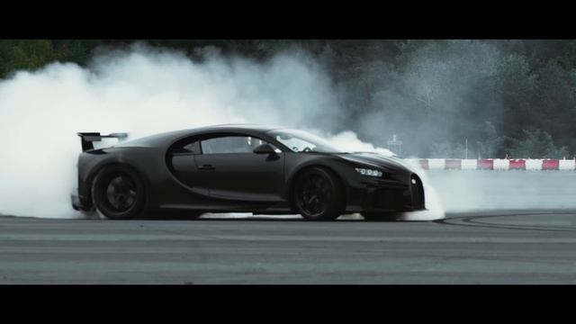 BUGATTI CHIRON Pur Sport: ‘C’ the Drift смотреть онлайн