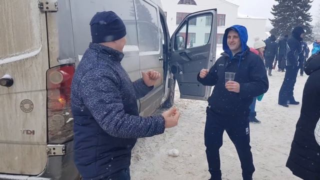 Готовим плов с говядиной в 70ти литровом казане на Масленицу 2 часть смотреть онлайн