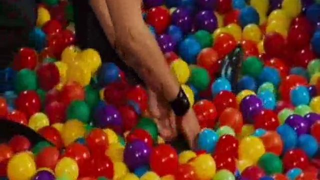 Jackass - Anaconda Ball Pit смотреть онлайн