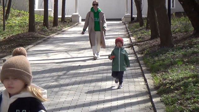 Неску́чный сад — крупнейший пейзажный парк в историческом центре Москвы на правом берегу Москвы-рек смотреть онлайн