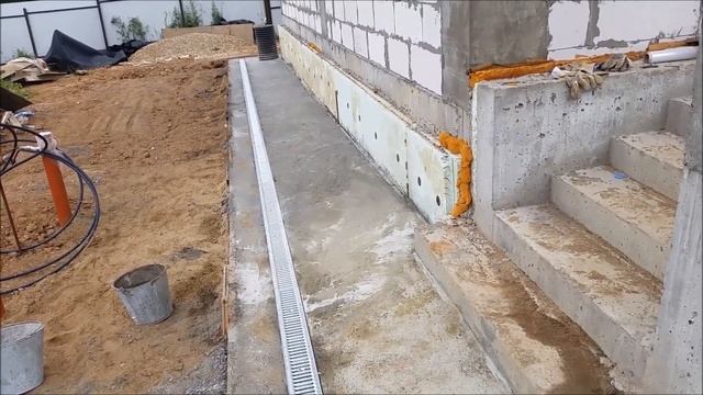 Утепленная отмостка со встроенными желобами (ливневка). Результат. смотреть онлайн