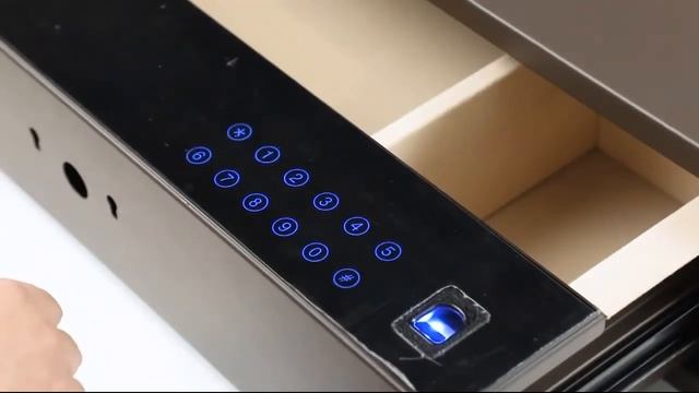 сейф для меблів, початок роботи, встановлення коду, відбитка пальця смотреть онлайн