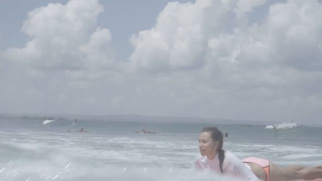 REGINA FIRE SURFING BALI SURFMANIA смотреть онлайн
