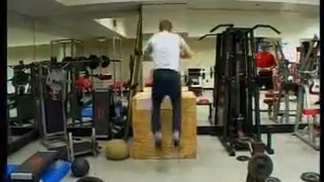 Igor Larionov in the gym - Игорь Ларионов тренируется в зале смотреть онлайн