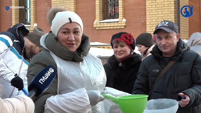 Крещенская вода в Троицком храме смотреть онлайн