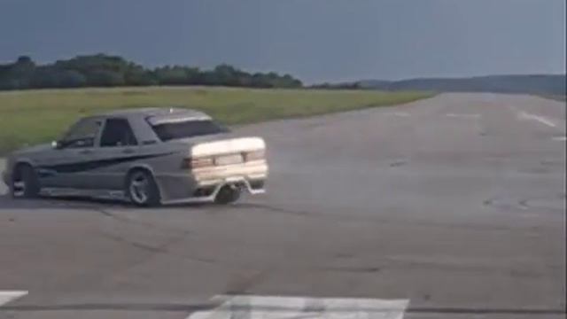 Mercedes Benz 190D - Shark tuning klub Svidník смотреть онлайн