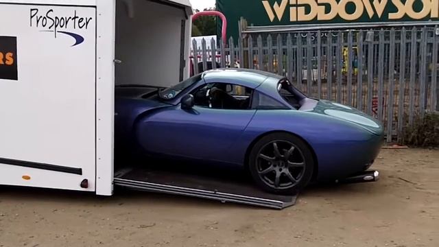 Winner Trailers' Prosporter and a TVR Tuscan смотреть онлайн
