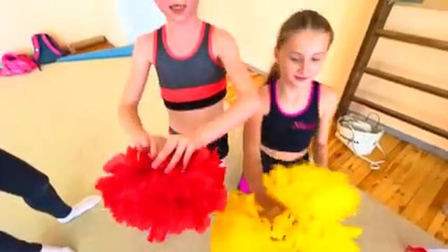 Групповая тренировка по ЧЕРЛИДИНГУ // Я НЕ ВЫДЕРЖАЛА // Наш новый НОМЕР смотреть онлайн