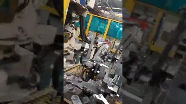 Робот сварка работа в корее.