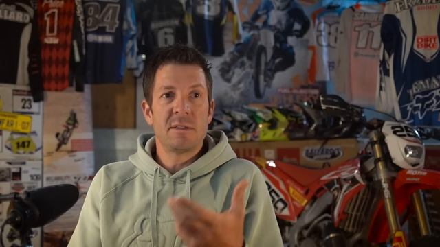 CHOOSING THE RIGHT BIKE ! 2-STROKE or 4-STROKE? смотреть онлайн