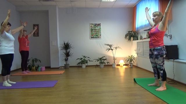 Йога для пожилых. Занятие № 12 Общеукрепляющий комплекс смотреть онлайн