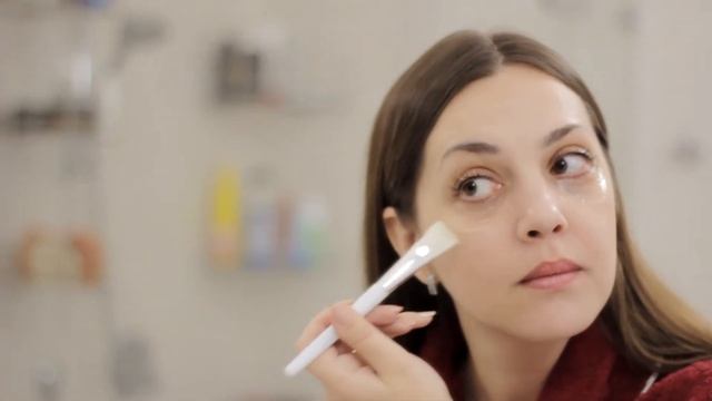 Увлажняем кожу под глазами, снимаем отечность. смотреть онлайн