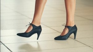 Как правильно ходить на высоких каблуках
