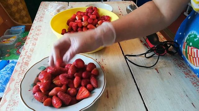 ЛУЧШИЙ способ заготовки КЛУБНИКИ на зиму. Сохраняем витамины. смотреть онлайн