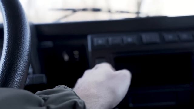 Land Rover Defender jest przestarzały jak brytyjska monarchia - MotoBieda смотреть онлайн