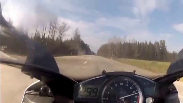 StreetRacing: Mercedes SL63 Vs Yamaha R1 (300км/ч)