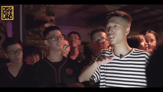 DISSNEELAND 8 - Small K vs O^Happy - RAP BATTLE смотреть онлайн