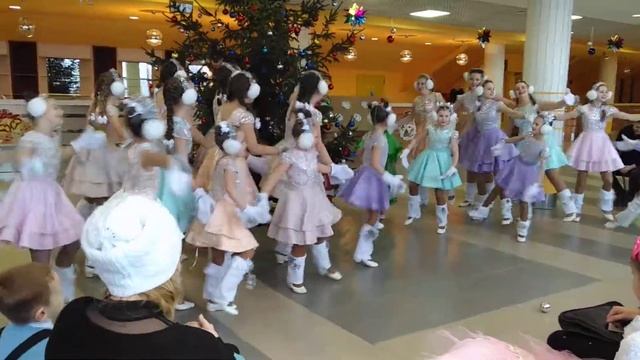 Новогоднее попурри 27.12.17 смотреть онлайн