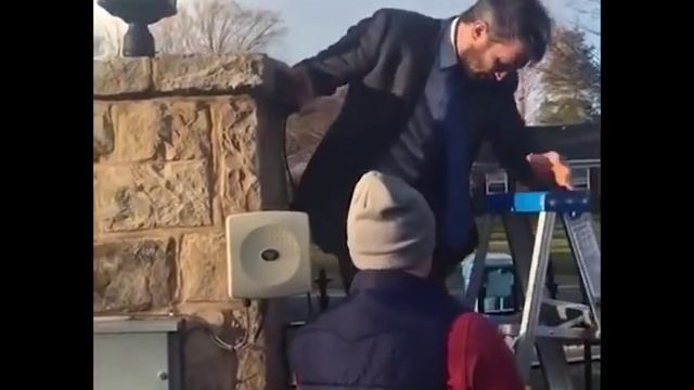 Овечкин перелез через забор, чтобы попасть на матч смотреть онлайн