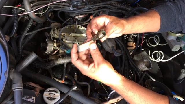 Oldsmobile 307 engine fuel filter remove and replaced смотреть онлайн