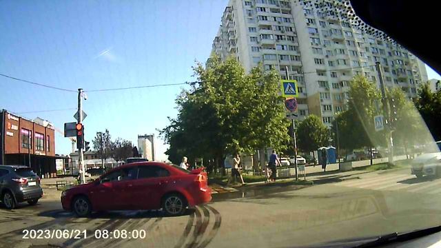 Опять офигевшие бабы г. Краснодар, ул. Байбакова-Карякина смотреть онлайн