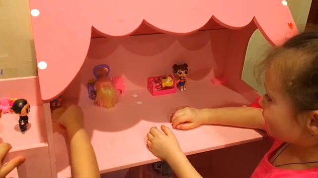 ОГРОМНЫЙ деревянный дом для куколок ЛОЛ! Заселяем куколок ЛОЛ! LOL HOUSE! смотреть онлайн