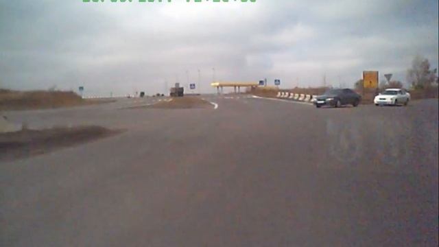 Абакан. Тойота выползла на полполосы объезжай её смотреть онлайн