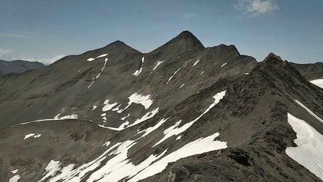 Виды над сёлами Кардиб и Гиндиб Тляратинского района Дагестана, около вершин Нукулоп и Харатакала смотреть онлайн