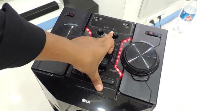 LG OM7560 XBoom 1000W Speaker Review смотреть онлайн