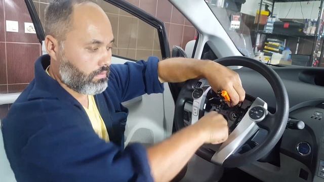 Как снять руль на Toyota Prius  Hybrid System