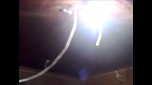 Установка точечных светильников в деревянный потолок