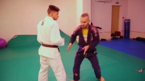 Проход в ноги - техника Бразильского Джиу-Джитсу