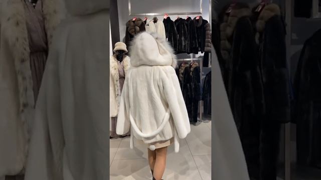 Белые шубы с отделкой из рыси.Роскошные меха в Киеве.Роскошные шубы купить не дорого Купить шубу смотреть онлайн