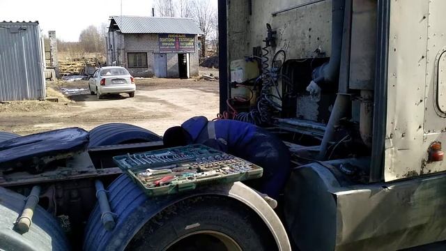 Начинаю подводить колодки на тягаче, подготавливаюсь к выезду на матушку Русь, покажу там всем инте смотреть онлайн