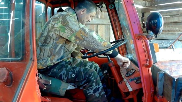 Т16. Запуск после зимней спячки. Краткое знакомство с самым лучшим трактором для хозяйства и в быту смотреть онлайн