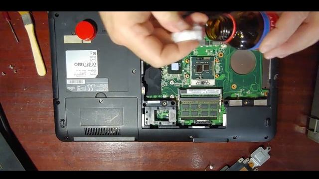 Апгрейд ноутбука Fujitsu Lifebook A530, замена процессора, увеличение памяти, установка SSD смотреть онлайн