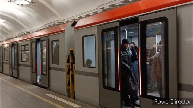 Прибытие 81-725 "Балтиец" на станцию Пушкинская и его отправление. смотреть онлайн